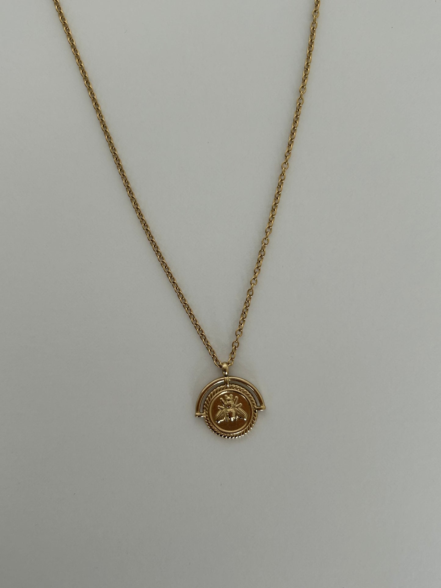 Le Collier Isis