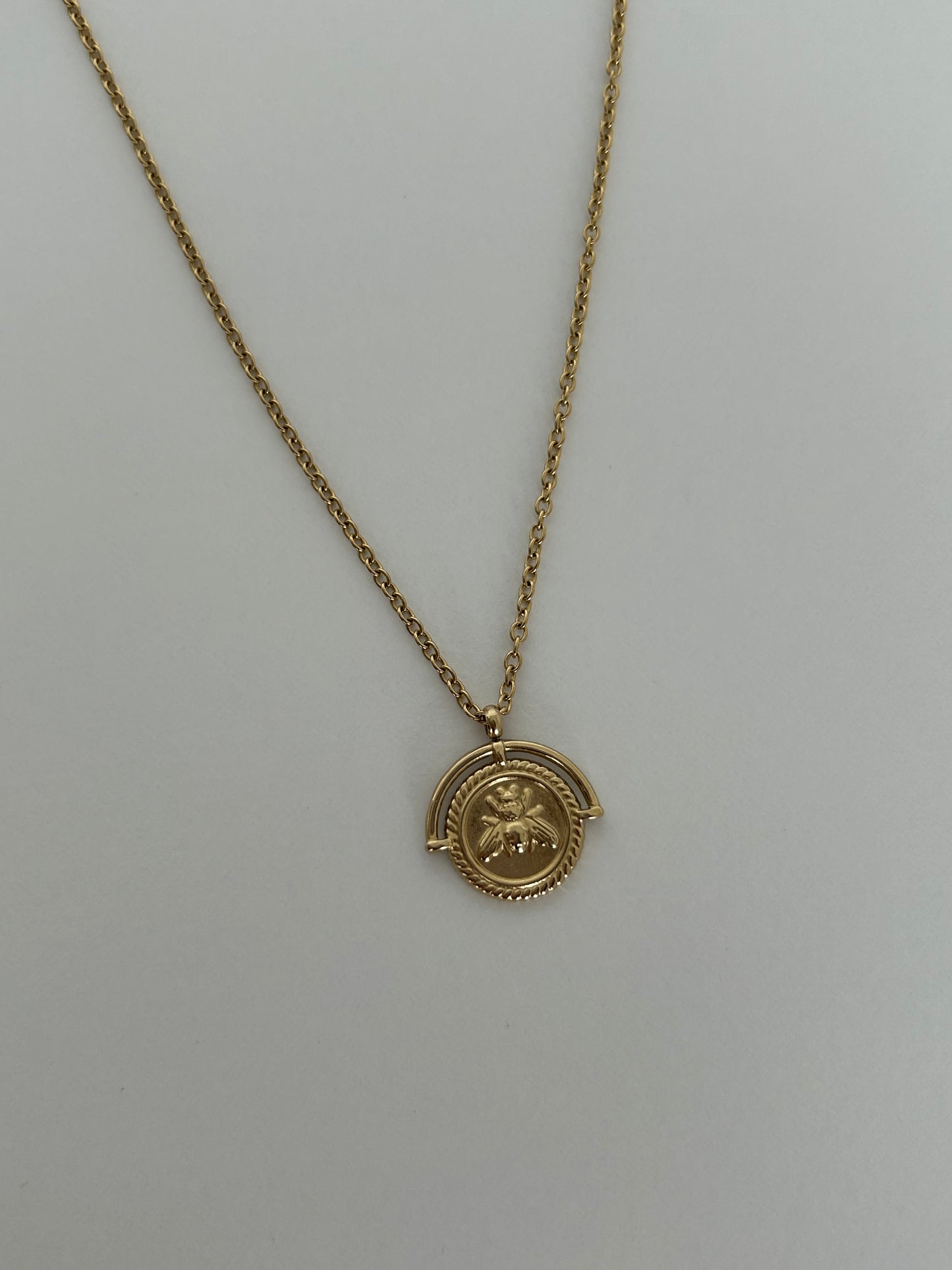 Le Collier Isis