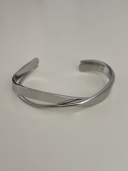 Maldo Bangle in Silver