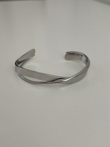 Maldo Bangle in Silver